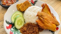 Harga sepaket nasi ayam goreng mulai dari Rp 30 ribuan. Dalam sehari, Ayam Goreng Mba Ni dapat terjual 100-150 potong.  