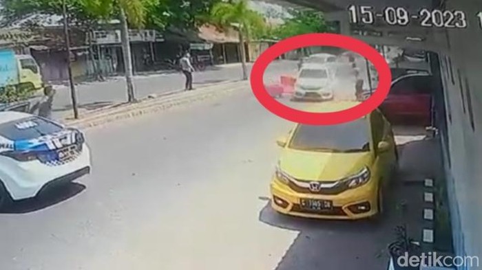 Mobil Brio yang kabur usai tabrak lari di Pekalongan, Jumat (15/9/2023).