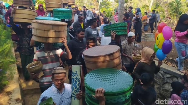 Suasana nyadran di makam Kiai Donorojo di Ngropoh, Kranggan, Temanggung, Jumat (15/9/2023).