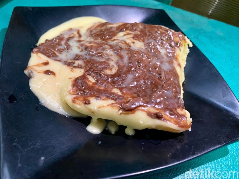 Pancong Lumer dan Indomie Nyemek Ini Jadi Favorit di Stasiun Gondangdia