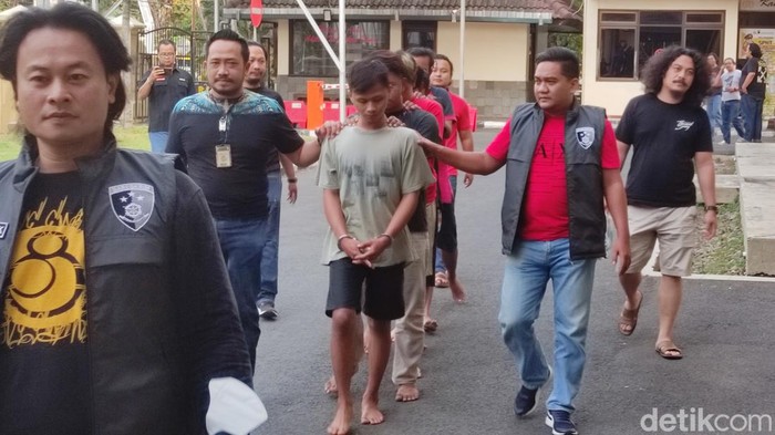 Para pelaku pembunuhan pemuda di Meteseh, Semarang saat dihadirkan di Mapolrestabes Semarang, Jumat (15/9/2023).