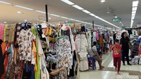 Harga yang ditawarkan pedagang di Pasar Seni Sukawati terbilang cukup murah dibanding tempat sejenis.   