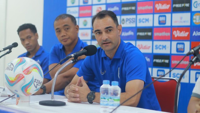 Pelatih PSIS, Gilbert Agius dalam jumpa pers laga Persis Solo vs PSIS, Jumat (15/9/2023).