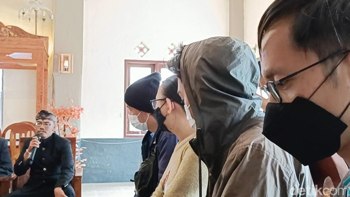 Pengacara tersangka flare prewedding sebut Balai Besar TNBTS tidak lepas dari kesalahan hingga sebabkan Bromo terbakar.