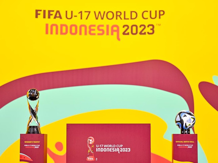 ZURICH, SWITZERLAND - SEPTEMBER 14: A general view of the FIFA U-17 World Cup 2023 Indonesia Winners Trophy and Official Match Ball on stage prior to the Final Draw for the FIFA U-17 World Cup 2023 Indonesia at HoF, Home of FIFA on September 14, 2023 in Zurich, Switzerland. (Photo by Harold Cunningham/FIFA)