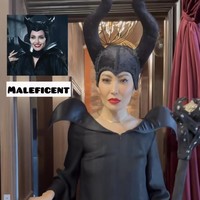 Kemudian ada Ayu Dewi yang tampil totalitas dalam kostum Maleficent. Bahkan ia mengenakan hiasan kepala dan tongkat khas karakter Disney tersebut. Foto: Instagram @zaskiasungkar15