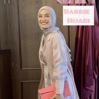 Shireen Sungkar memakai hijab serba pink dengaan konsep Barbie Hijabi. Foto: Instagram @zaskiasungkar15