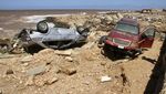 Penampakan Mobil Tersapu Banjir hingga Pinggir Laut di Libya