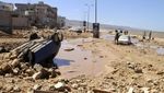 Penampakan Mobil Tersapu Banjir hingga Pinggir Laut di Libya