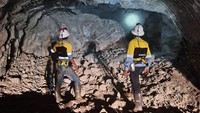 DAHANA melakukan peledakan tambang bawah tanah (underground mining) dan terowongan (tunneling) menggunakan peledak jenis bulk emulsion explosives underground dengan merk DabexUG.  