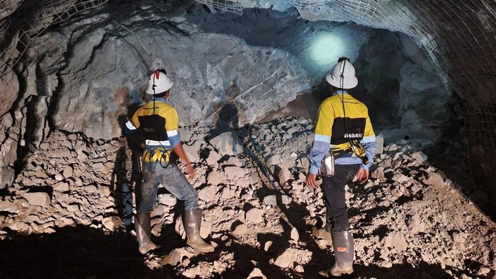 Energetic Material Center (EMC) DAHANA kembali melakukan inovasi dengan memproduksi bahan peledak baru yang dapat diandalkan dalam peledakan tambang bawah tanah (underground mining) dan terowongan (tunneling).