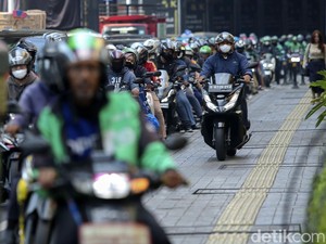 Ditabrak Ojol-Mau Dikeroyok Emak-emak, Ini Alasan Bule Soroti Trotoar Jakarta