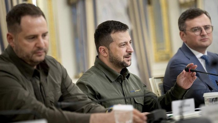 Ukraine’s Head of the Office of the President Andriy Yermak, left, and Ukraine’s Foreign Minister Dmytro Kuleba, right, listen as Ukraine’s President Volodymyr Zelenskyy meets with U.S. Secretary of State Antony Blinken in Kyiv, Ukraine, Wednesday, Sept. 6, 2023. (Brendan Smialowski/Pool via AP)