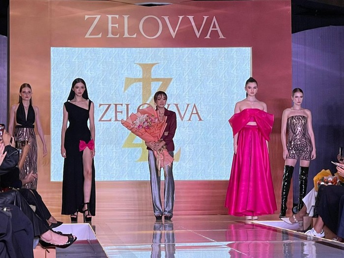 Putry Poyz Menggelar Zelovva Show