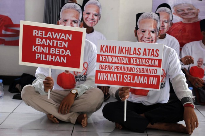 Relawan Prabowo Banten Beralih Dukung Ganjar Relawan Prabowo wilayah Banten mencabut dukungan. Mereka mengalihkan dukungan untuk Ganjar Pranowo dalam Pemilu Presiden 2024.