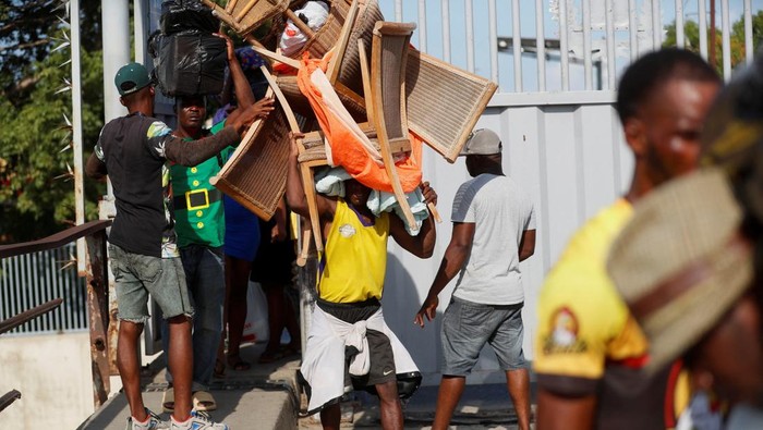 Haitians gather at the construction site of a water channel from the Massacre River, a river shared between Haiti and the Dominican Republic, in Ouanaminthe, Haiti September 14, 2023. REUTERS/Octavio Jones