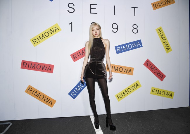Rose BLACKPINK menjadi satu di antara para bintang yang menghadiri pameran ‘Seit 1898’ di New York City, AS, baru-baru ini. Penyanyi 26 tahun ini pun memberikan gaya terbaiknya. (Foto: Evan Agostini/Invision/AP)