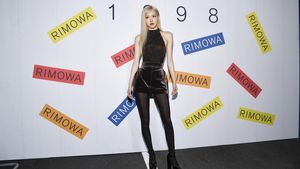 7 Potret Rose BLACKPINK Menawan di Karpet Biru, Gaunnya Bertabur Kristal