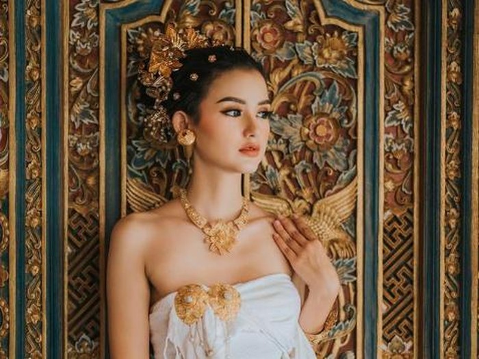 Sarah Menzel, calon istri Azriel Hermansyah. (Instagram Sarah Menzel)