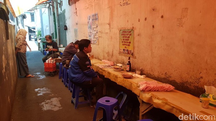 Sate Cicalengka di gang Bandung
