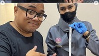 Pada 30 Maret 2023, pria 40 tahun ini menunjukkan hasil dietnya. Progress mengurangi 28 kg dan 34 cm lingkar perut, tulisnya di keterangan foto. Foto: Instagram saykoji