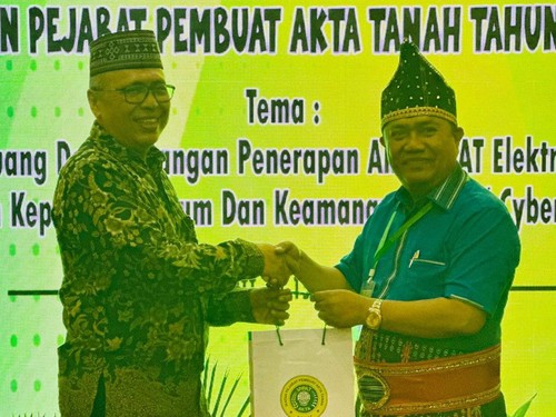 Sekjen ATR/BPN Suyus Windayana dalam acara Rakernas Pra-Kongres Ikatan Pejabat Pembuat Akta Tanah (IPPAT), Hotel Jayakarta Labuan Bajo, Manggarai Barat, NTT, Kamis (14/9/2023). (IST)