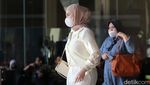 Momen Selebgram Riris Riska Kembali Diperiksa KPK