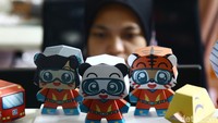 Berbagai karakter papercraft yang dibuat Rizky Ferriansyah. Butuh ketelatenan dan fokus tinggi untuk menyelesaikan satu karakter. Karyanya ini disukai oleh anak-anak sampai usia mapan bahkan lansia sekalipun. Dari yang mudah sampai yang menembus batas-batas imajinasi.