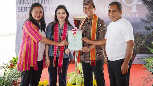 Penyerahan sertifikat Hak Pengelolaan kepada Badan Pelaksana Otorita Labuan Bajo Flores (BPOLBF).