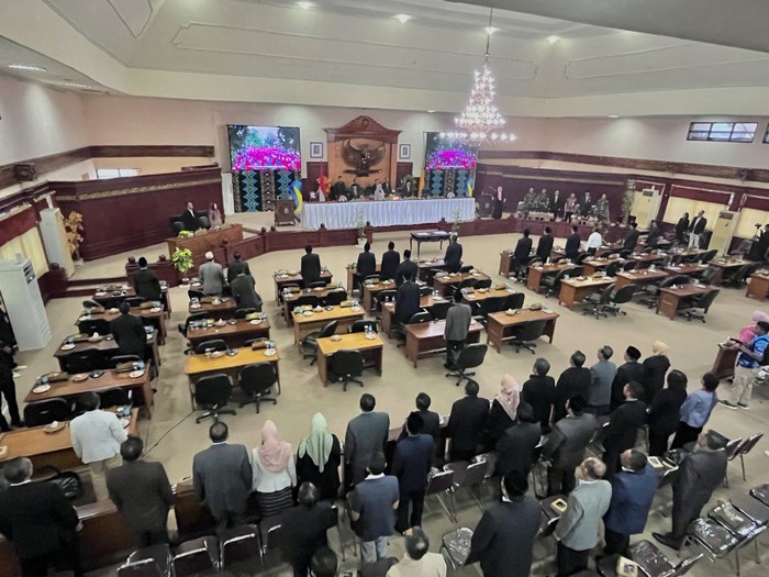 Sidang paripurna di DPRD NTB yang dihadiri Gubernur-Wakil Gubernur, Zulkieflimansyah-Sitti Rohmi Djalillah pada Jumat (15/9/2023). (Foto: Helmy Akbar/detikBali)