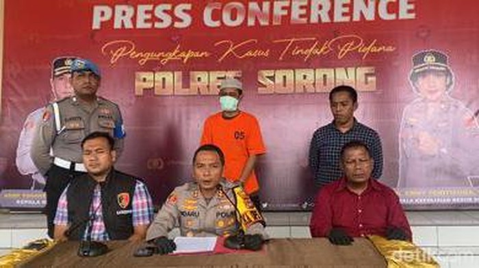 Press rilis Polres Sorong terkait kasus pencabulan-pemerkosaan pimpinan Ponpes di Sorong berinisial IK (52).