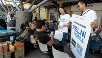 Pelni dengan gencar mendorong pelanggannya untuk beralih ke pembelian tiket online dengan mengalihfungsikan loket di cabang pada empat kota dari penjualan offline menjadi online mulai November 2023 mendatang. 