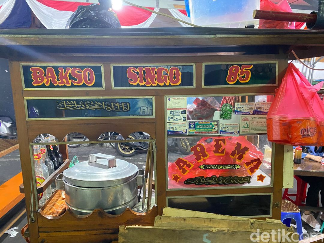 Stasiun Gondangdia Surga Jajanan Murah, Ada Indomie Nyemek hingga Dimsum Hits