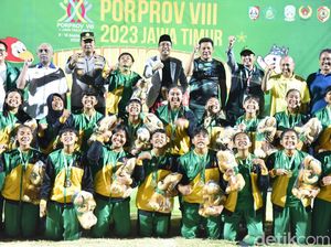 Tim Sepakbola Porprov Putra dan Putri Sidoarjo Kawinkan Medali Emas