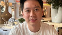 Kalau ini foto Kevin Sanjaya saat sedang makan di restoran bersama sang istri tercinta. Foto: Instagram @valenciatanoe