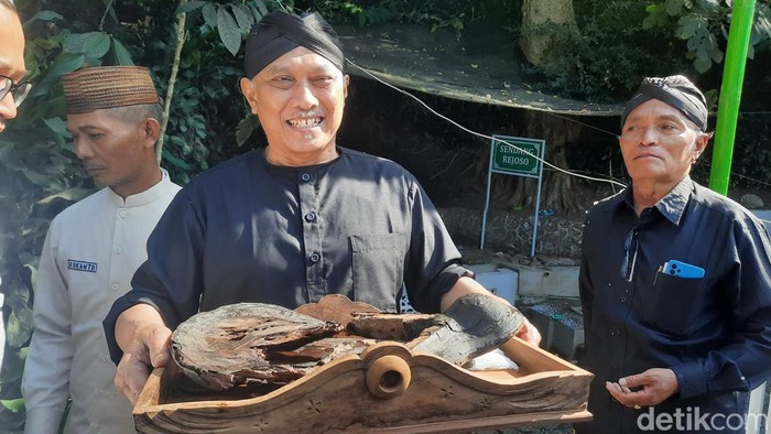 Warga Desa Colo, Kecamatan Dawe, Kudus bersama Yayasan Masjid dan Makam Sunan Muria menggelar tradisi guyang cekathak, Jumat (15/9/2023).