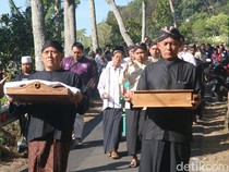 Warga Colo Kudus Gelar Guyang Cekathak, Memohon Turun Hujan