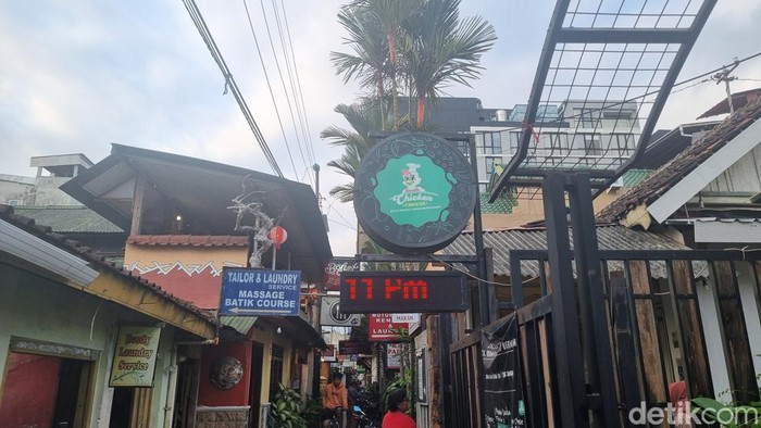 Warung makan di gang Sosrowijayan, Yogyakarta