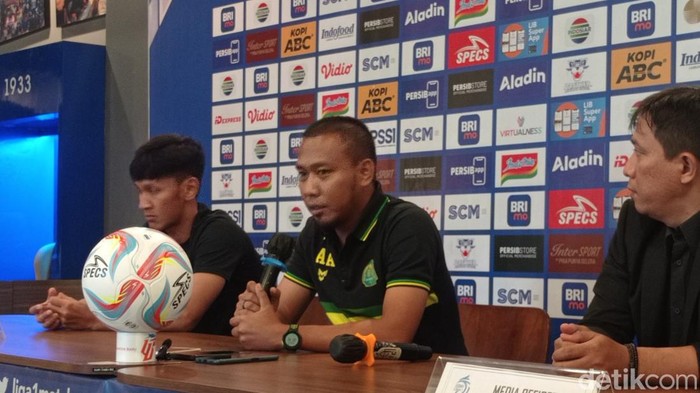 Yandi Sofyan dan asisten pelatih Persikabo Asep Ardiansyah