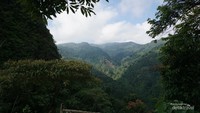Bukit yg hijau asri pemandangan sebelum sampai curug