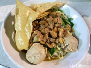 5 Jajanan Murah di Stasiun Gondangdia, Mie Ayam hingga Martabak Bandung Mini