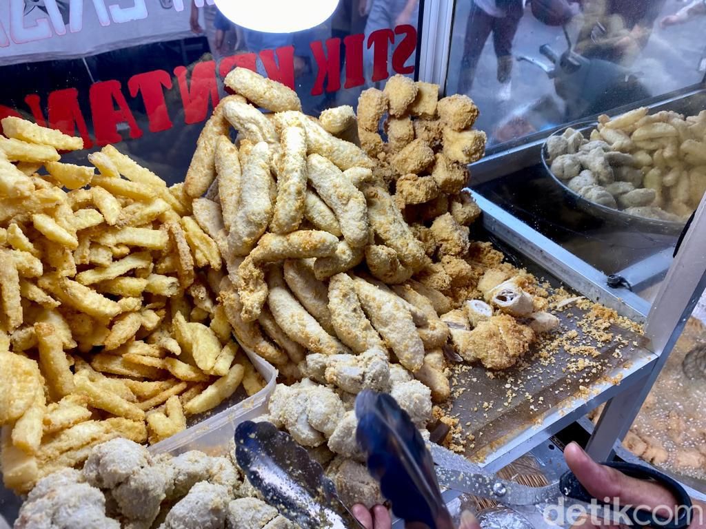 5 Jajanan Murah di Stasiun Gondangdia, Mie Ayam hingga Martabak Bandung Mini
