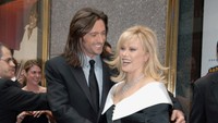 Ini momen saat Deborra-Lee Furness hamil anak pertama, bergandengan tangan dengan Hugh Jackman. Foto: Istimewa