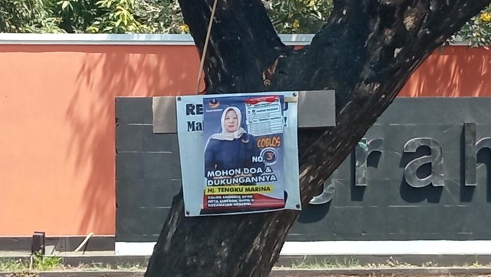 Alat Peraga Sosialisasi yang diduga melanggar di Cirebon