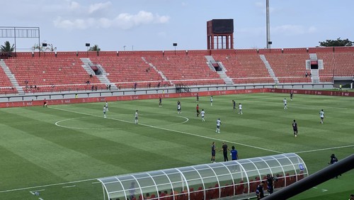 Potret laga antara Arema FC vs Persita Tangerang di Stadion Kapten I Wayan Dipta, Gianyar pada Sabtu (16/9). (