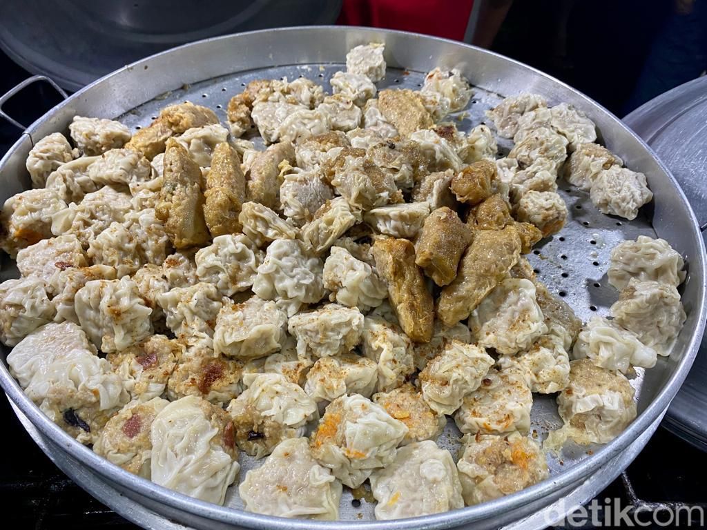 Dimsum Hits di Stasiun Gondangdia Ini Terjual 3.750 Buah Sehari!
