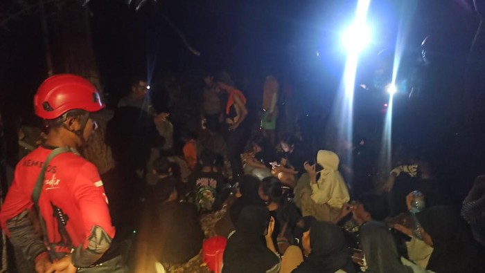 Evakuasi ABG yang tersesat di Cagar Alam Pananjung, Pangandaran.