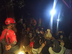 Momen Evakuasi 22 ABG Tersesat di Cagar Alam Pananjung Pangandaran