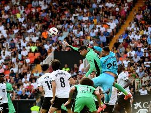 Valencia Vs Atletico Madrid: Kelelawar Hitam Menang 3-0