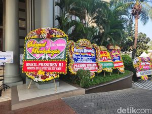 Karangan Bunga dari Maruf Amin sampai Anies Baswedan di Nikahan Anak Hotman